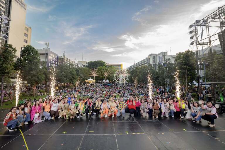 “TS Festival 2026 ลูกทุ่งพาเพลิน ณ เนินดินแดง 3” โดยคณะการท่องเที่ยวและอุตสาหกรรมบริการ แห่ง มหาวิทยาลัยหอการค้าไทย