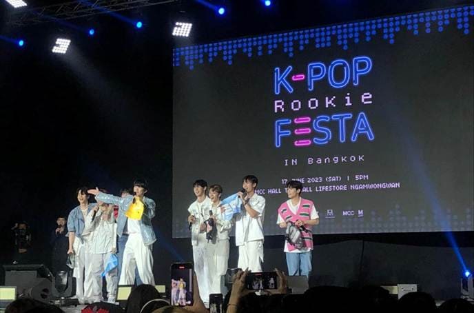 เบื้องหลังความปังของคอนเสิร์ต K-POP คือการผสานศิลปะ-เทคโนโลยีขั้นสูง ทั้งเวที AR, โดรนโชว์ และระบบแสงสีเสียงระดับโลก